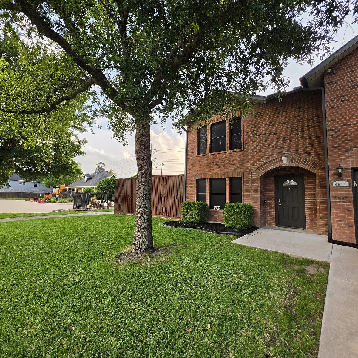 Building Photo - 6511 White Oaks Ln