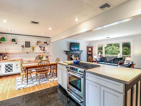 13 Old Turnpike Road