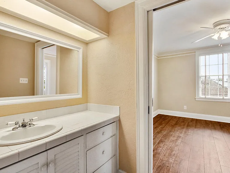 419 E Broughton St #4 — Photo 10