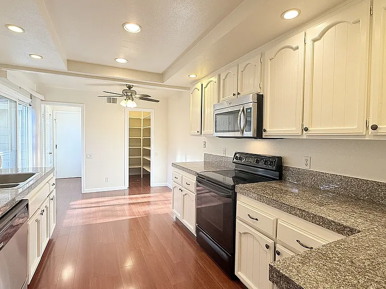 506 Silver Lake Dr — Photo 10