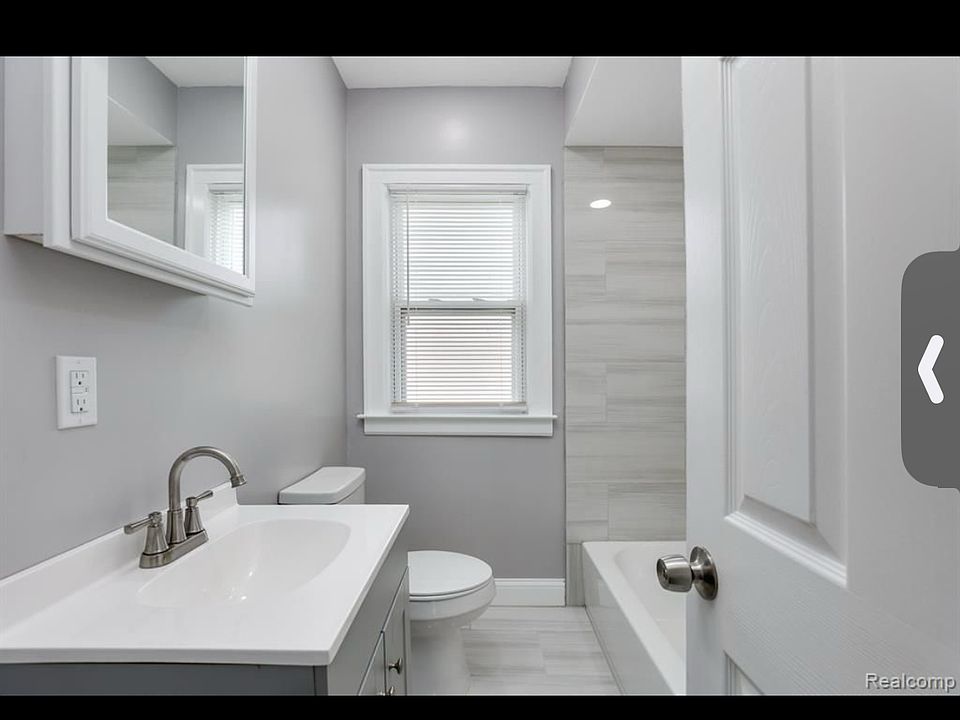 1st image of 17574 Roselawn St #2