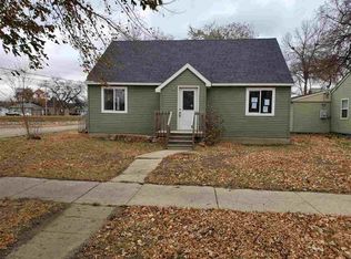 524 8th St NW, Minot, ND 58703