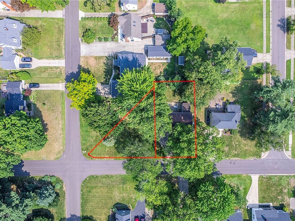 2nd image of 209 Goodhue Dr
