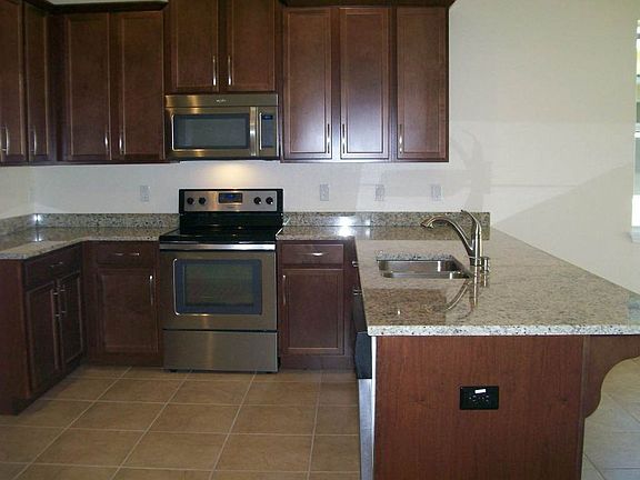 2nd image of 7541 Azalea Cove Cir