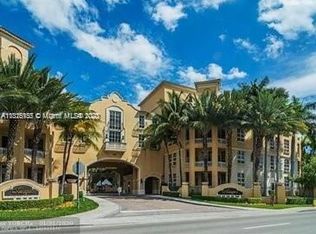 2845 NE 185th St APT 902, Aventura, FL