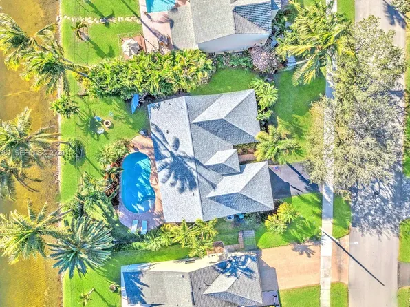 10230 Grove Ln, Cooper City, FL 33328