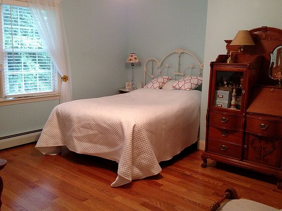w/ walk-in closet