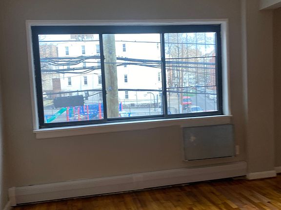4th image of 227 Hawthorne Ave #2A