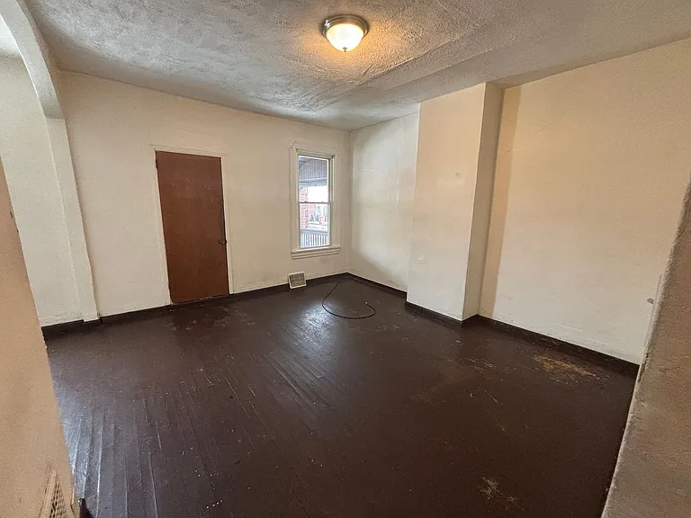 2226 Woodstock Ave #2 — Photo 4