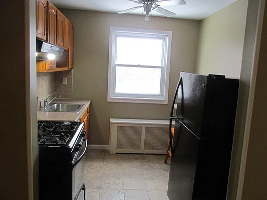 Rented by Windsor Homes Realty Corp | media 15