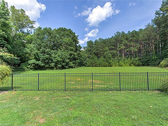 4th image of 3807 Summit Lakes Dr