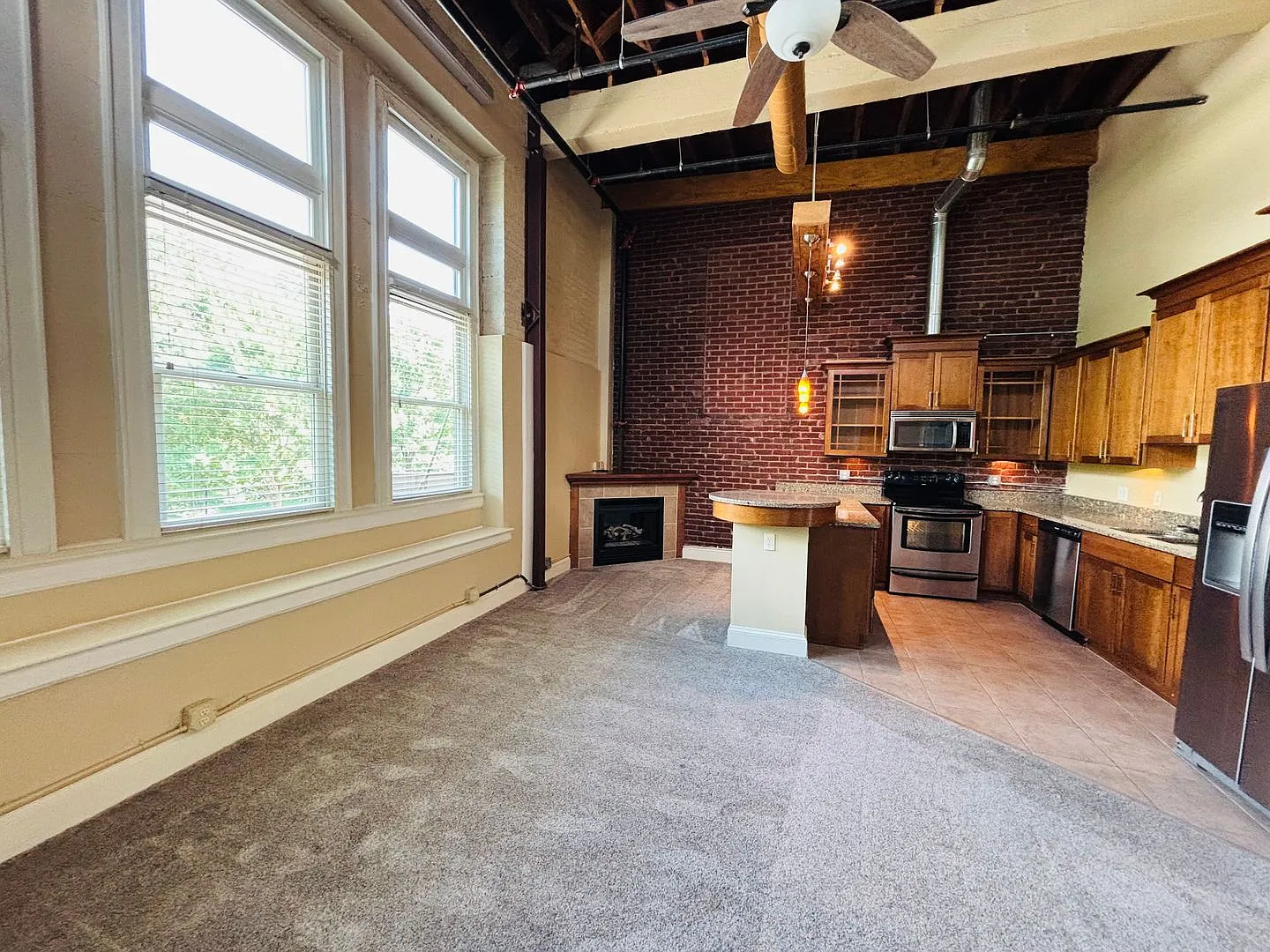 1 Bedroom, 1 Bath Apartment — Photo 1
