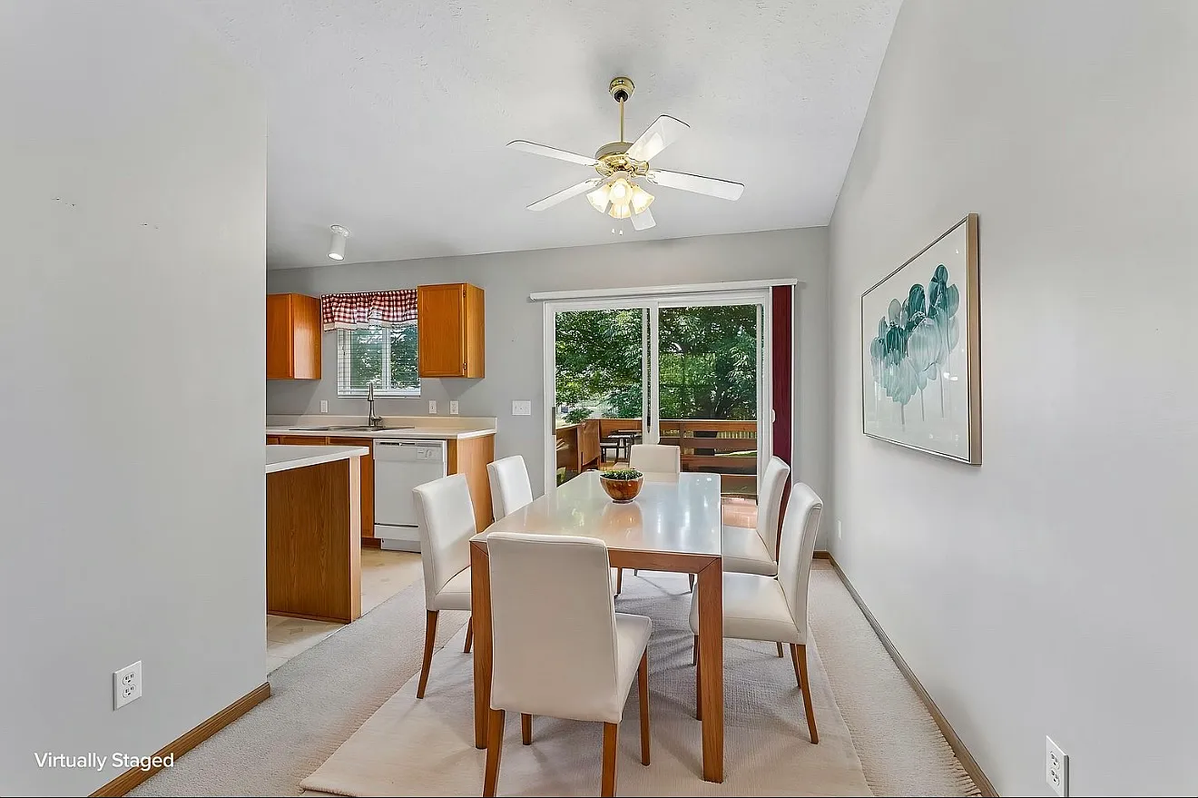 3 bed, 1339 sqft, $2,100 — Photo 2