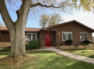 1319 Tomahawk Dr, Dubuque, IA 52003