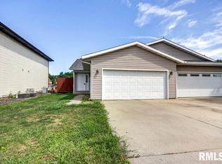 151 Wintergreen Dr, Chatham, IL 62629