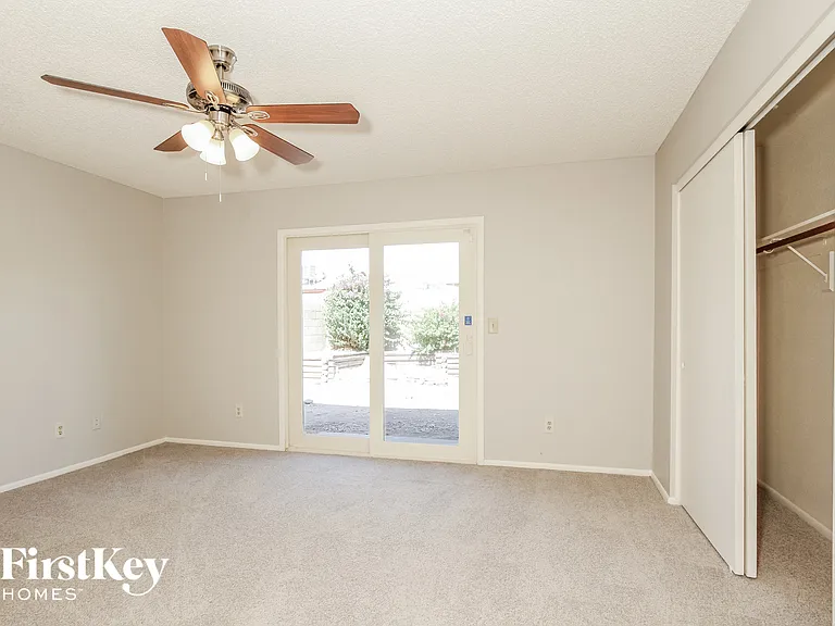 10015 N 65th Ave — Photo 7