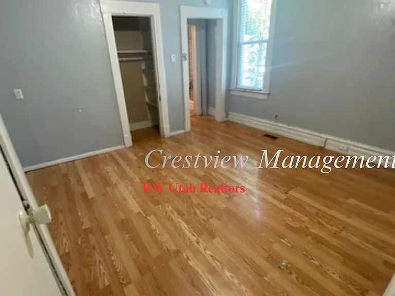 572-574 N 400 W — Photo 5