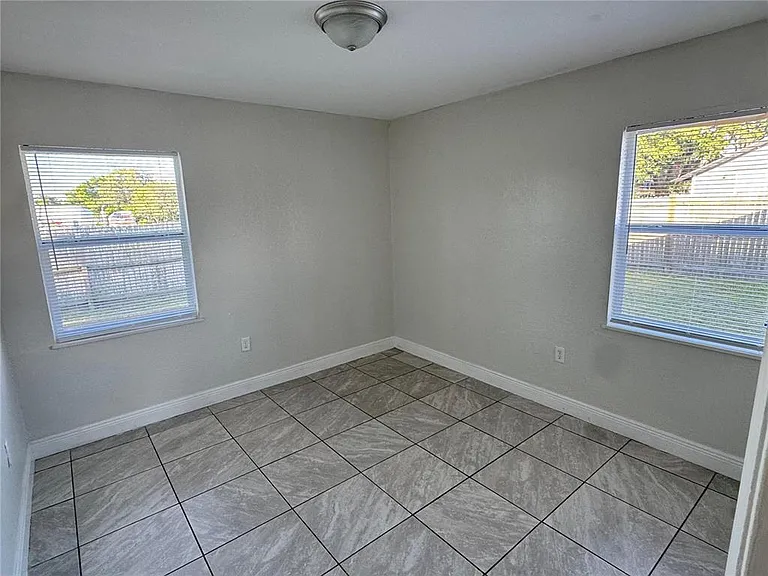 1112 Martin St #C — Photo 11