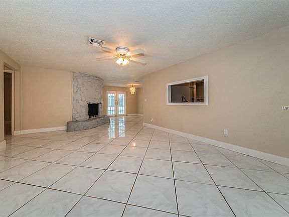 5th image of 160 Suncrest Dr
