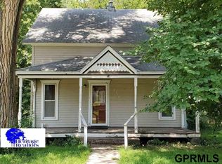 1311 N Burlington Ave, York, NE 68467