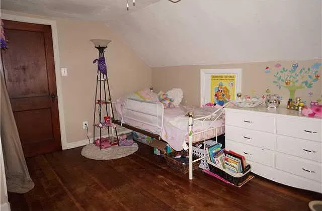 899 Kinnear Rd — Photo 23