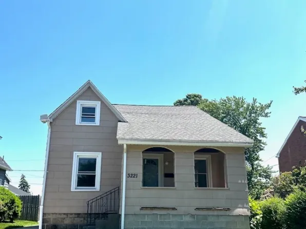3221 Oakwood St, Erie, PA 16508