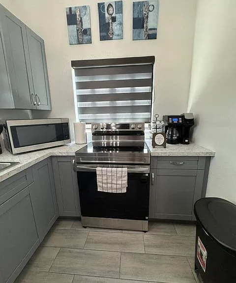 47 Two La Grande Princesse Cir #H — Photo 10