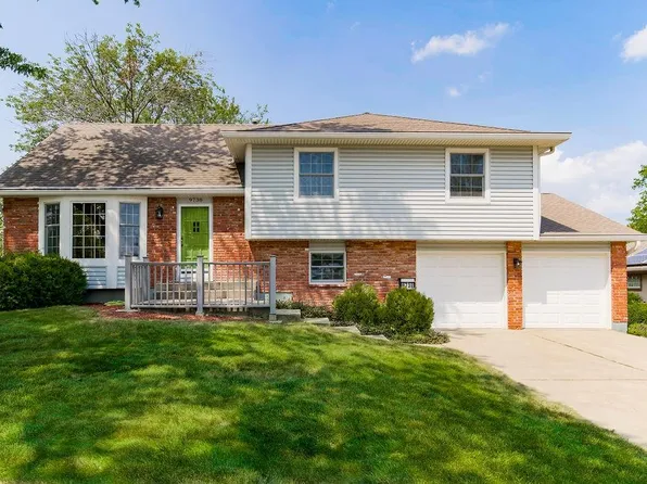 9738 Shepherds Dr, Kansas City, MO 64131