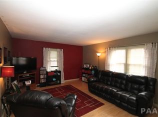 1703 Broadway St, Pekin, IL 61554