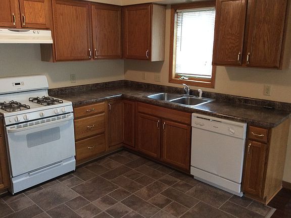 4th image of 3002 Queen Ave N