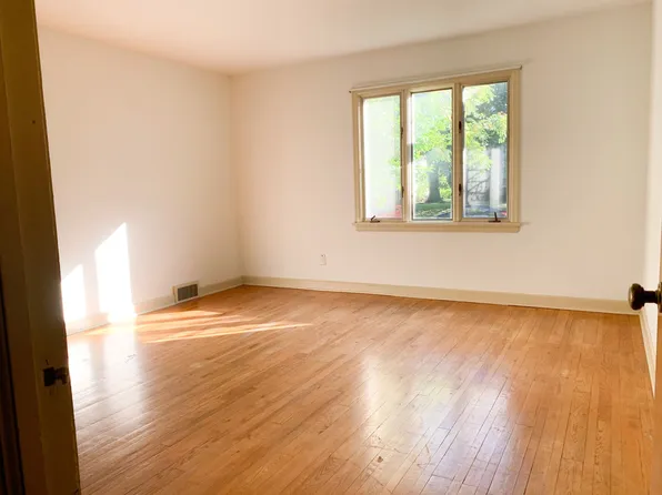 Moon Properties - 318 & 320 McKinley Ave., 318 McKinley Ave #320, Eau Claire, WI 54701