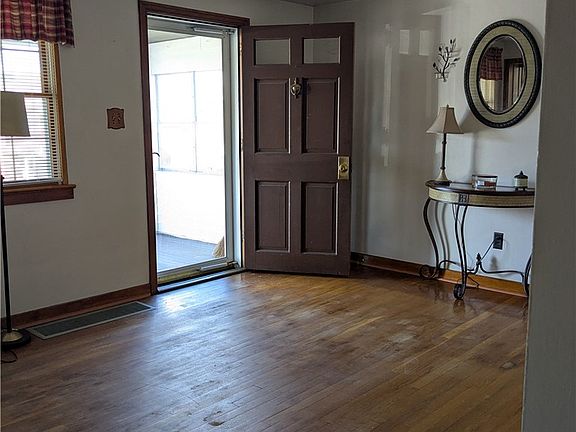 3rd image of 526 Maple Ave