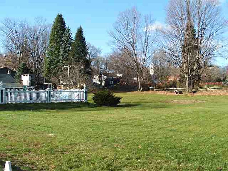 4th image of 995 W GALWAY Road
