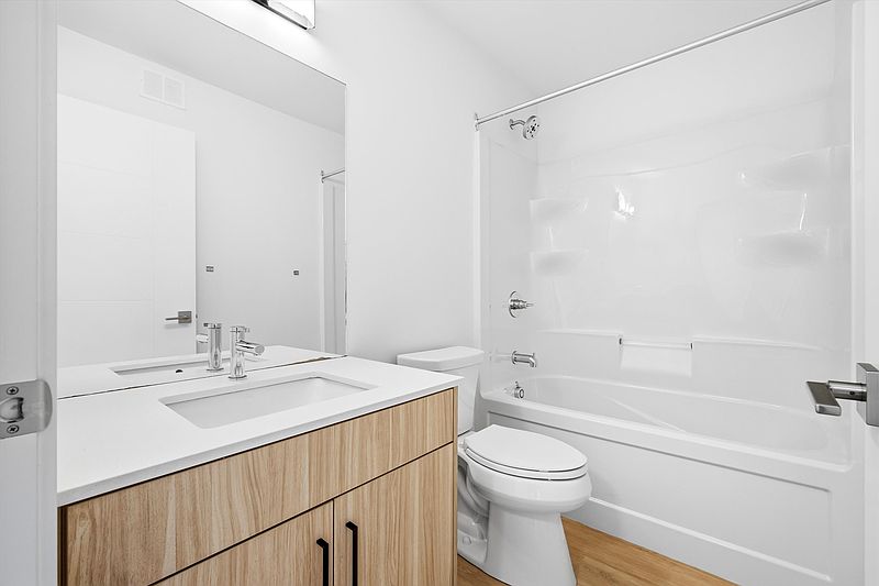 Winnipeg Apartment for rent - 3 Bedrooms — photo 14