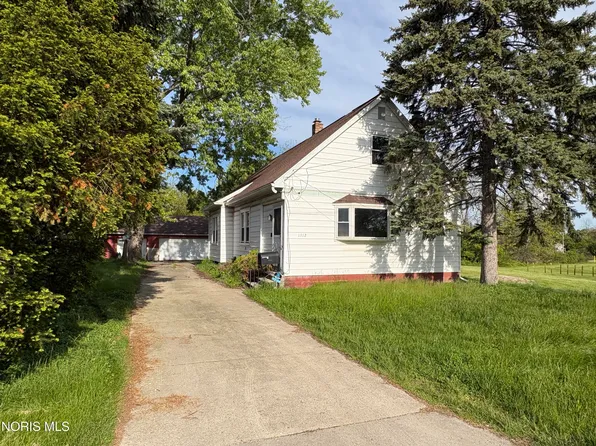 1312 Towers Rd, Oregon, OH 43616
