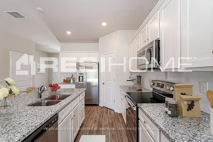 3 bed, 2.5 bath, 1736 sqft, $2,275 — Photo 4