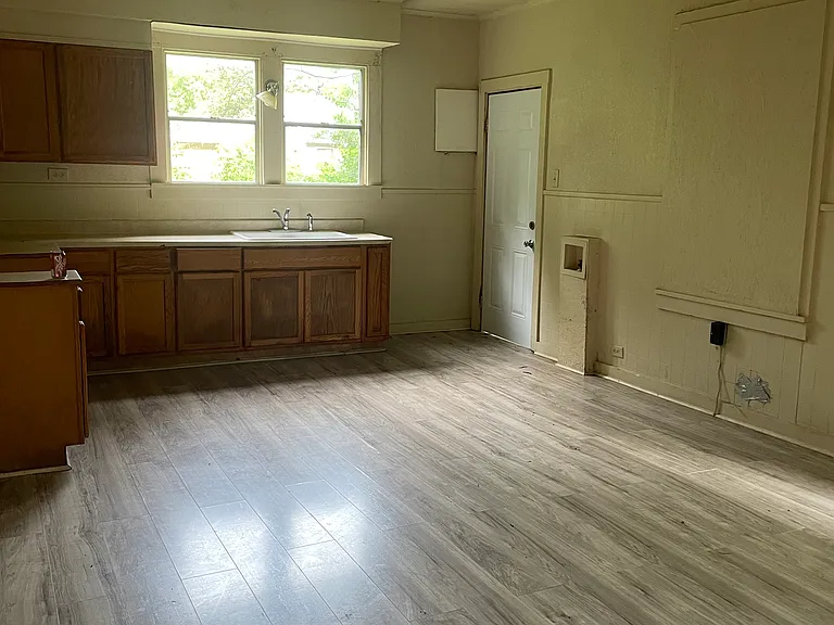 4406 Jackson St — Photo 3