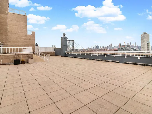 Rented by Re/Max In The City | media 15