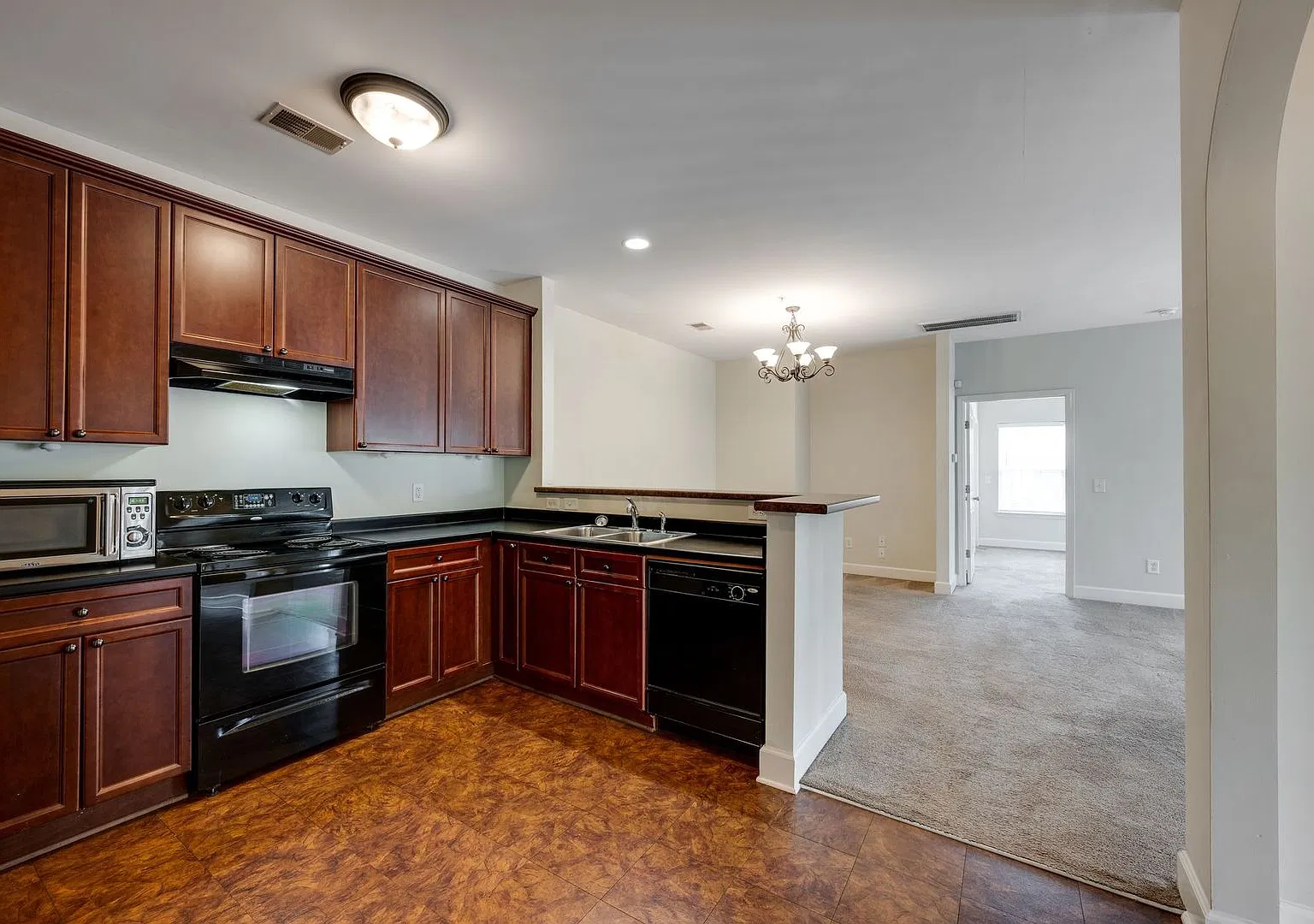 2-Bed/2-Bath condo in Lenox Village. — Photo 3