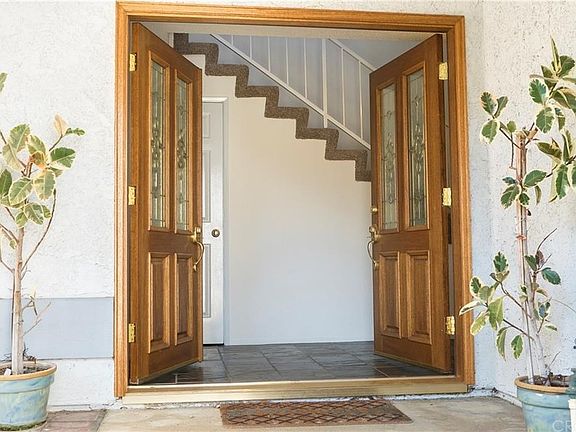 5th image of 23155 Valerio St