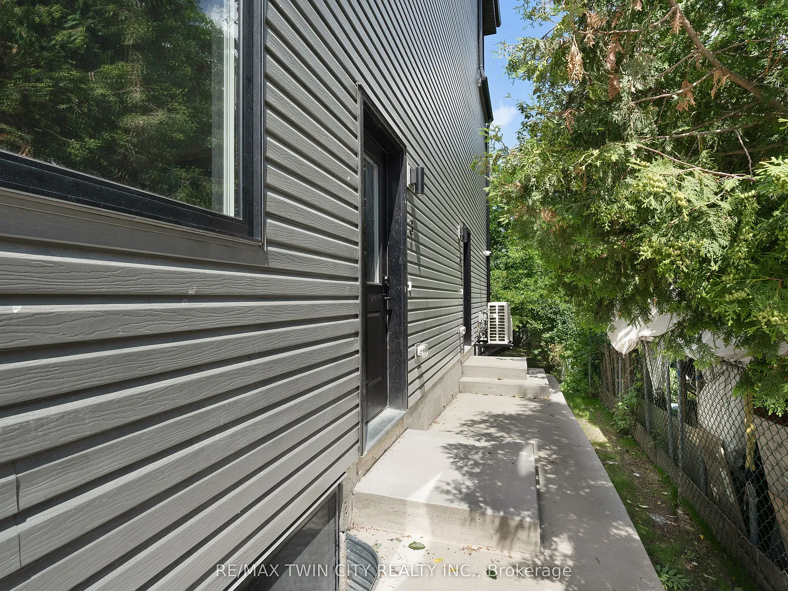 3 bed, $2,200 — Photo 3