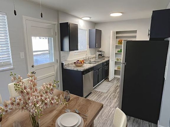 2nd image of 2420 N Union Blvd #2B-1Ba-820Sqft
