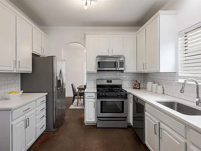 5302 Avenue H #A — Photo 4