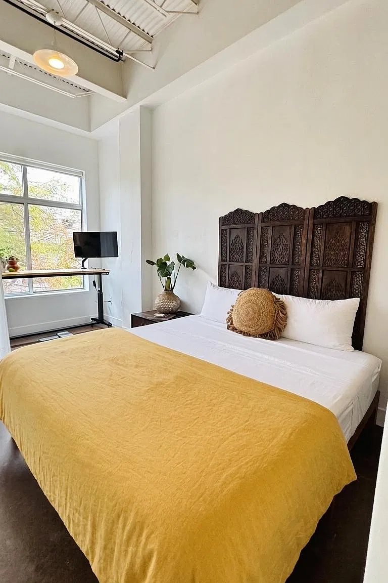Studio, 785 sqft, $2,600 — Photo 2