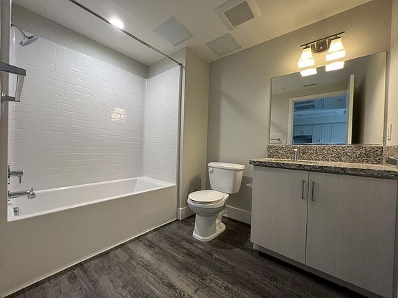 4th image of 1001 W Mission Blvd #204