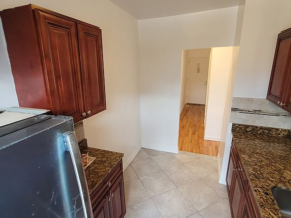 2nd image of 1279 Morris Ave #4D