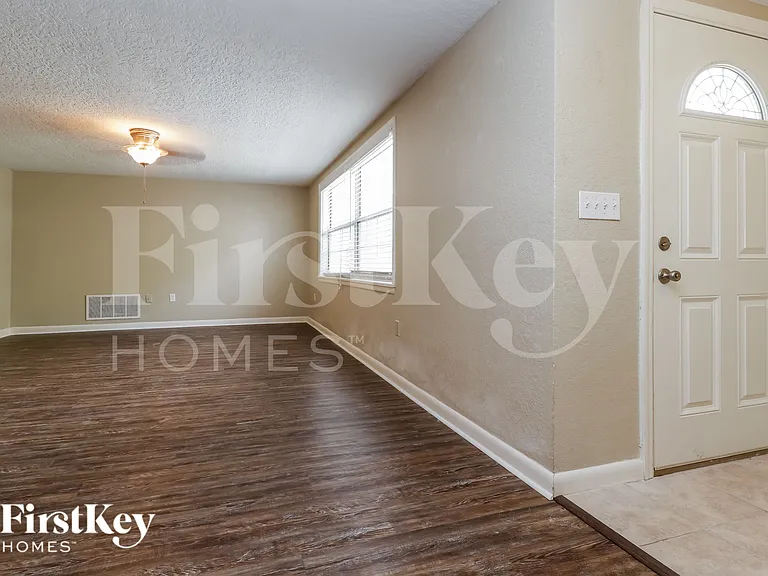 11221 Nome Ave — Photo 3