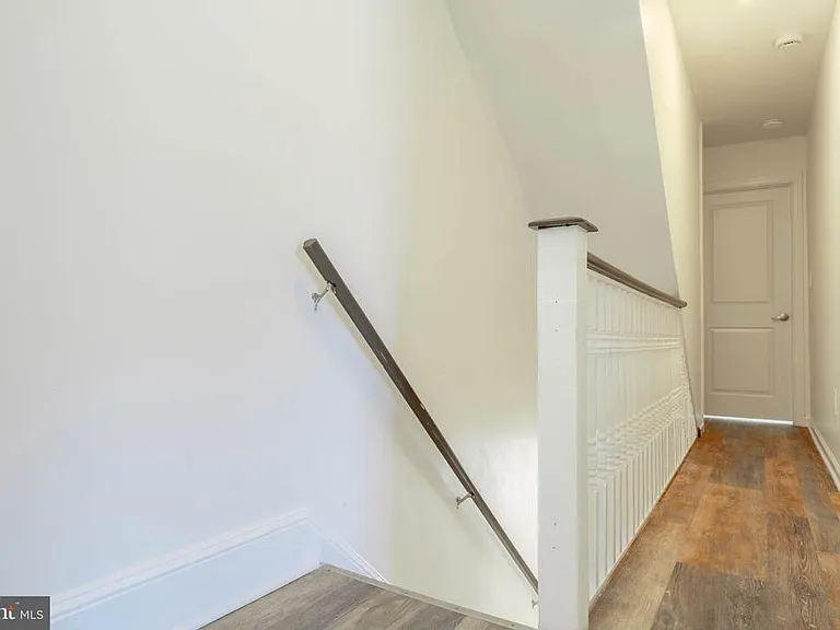 233 Park Ln — Photo 11