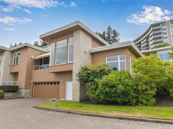 763 Sayward Hill Ter, Saanich, BC V8Y 3K1