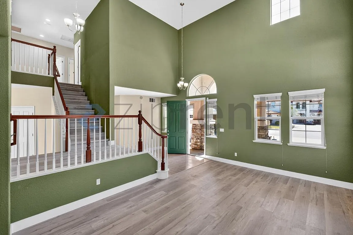 5 bed, 3382 sqft, $3,700 — Photo 2